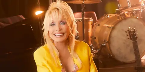 Dolly Parton Announces a Special Broadway Date for “DOLLY”